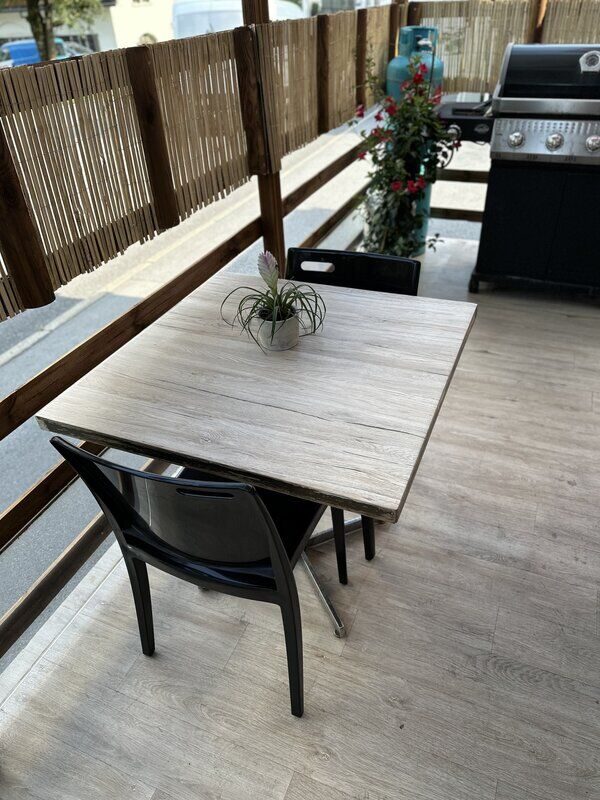 Aussenbereich Raan Thai Bunma — Tisch 17 Terrasse