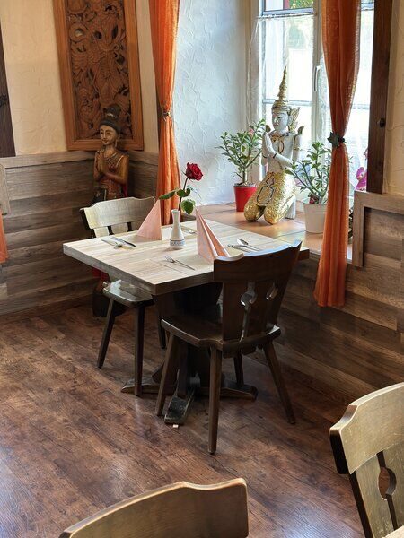 Blick ins Restaurant Raan Thai Bunma — Tisch 9